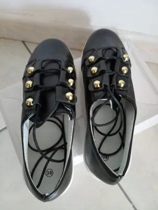 Scarpe donna nere con lacci