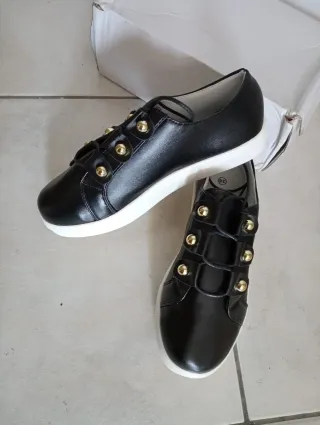 Scarpe donna nere con lacci