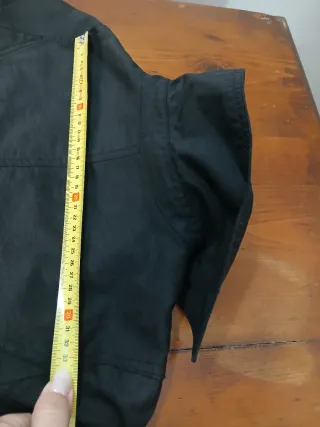 Abito nero  anni 50/ con dettagli ricamati.