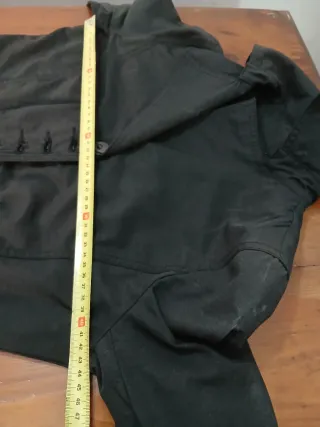 Abito nero  anni 50/ con dettagli ricamati.