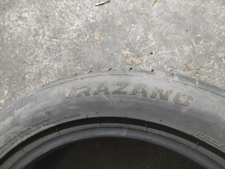 juego de 2 neumáticos 225/50R17.