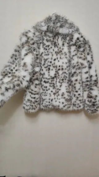 Chaquetón animal print, muy amoroso . Cuello grand