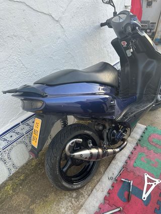 Aprilia SR Azul