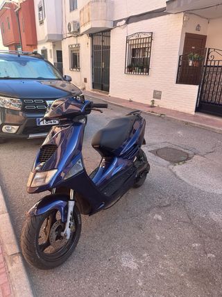 Aprilia SR Azul