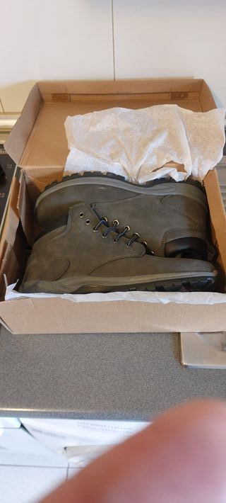 Botas de trekking grises