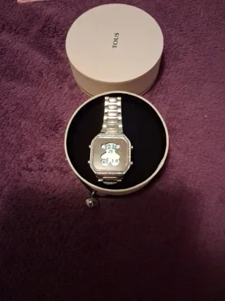 Reloj Tous Dorado con Detalles Brillantes