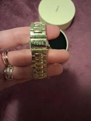 Reloj Tous Dorado con Detalles Brillantes