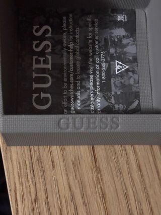 Reloj Guess Dorado y Negro