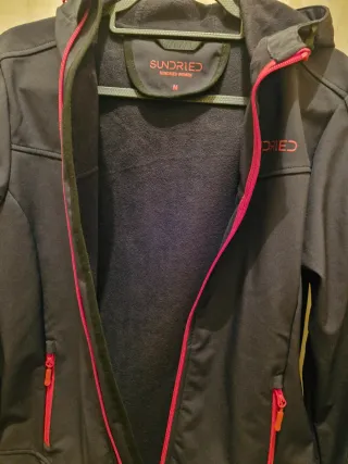 Chaqueta térmica Sundried negra y rojo