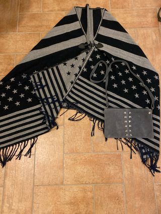 Poncho doubleface con tracolla abbinata