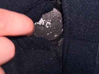 Casco de moto negro y rojo