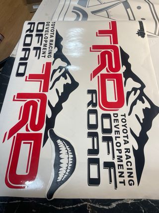 TOYOTA TRD OFF-ROAD DOS LATERALES 75X27CM