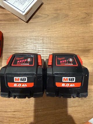 3 Baterías Milwaukee M18 8.0 Ah HIGHT  + 2 de 5 Ah