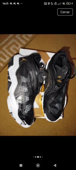 Zapatillas Jordan Negras y Blancas