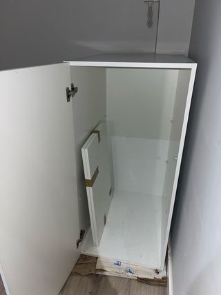 Cómoda blanca con dos baldas