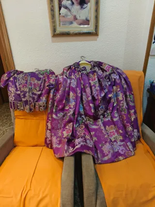 Traje de fallera morado