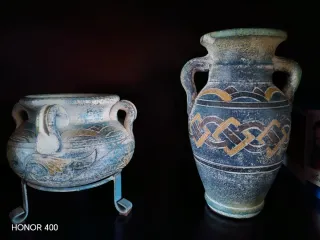 Ánfora y jarrón de cerámica