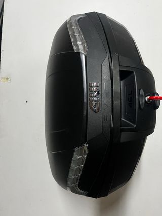 Soporte y Baúl GIVI Rivera 46L Suzuki GSX S1000GT