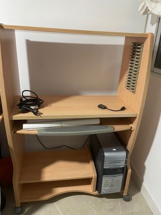 Mueble para ordenador, con bandej para teclado.