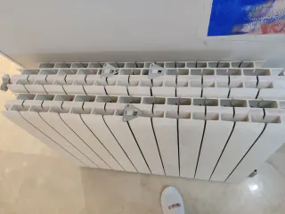 Radiadores de metal blancos