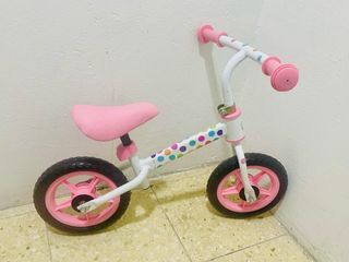 Bicicleta de equilibrio infantil rosa