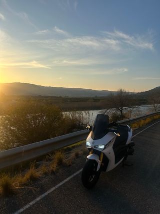 Wottan Storm R 125cc Maxi Scooter