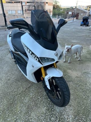 Wottan Storm R 125cc Maxi Scooter