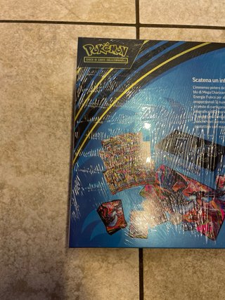Box Ultra Premium Charizard Italiano