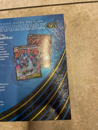 Box Ultra Premium Charizard Italiano