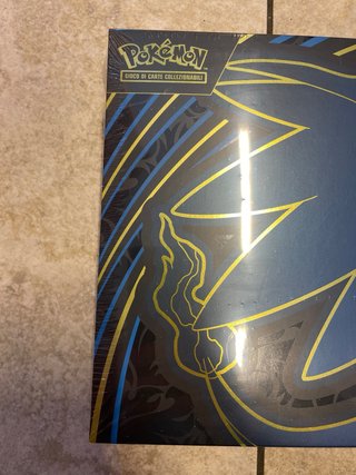 Box Ultra Premium Charizard Italiano