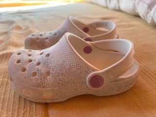 Crocs Blancos con Purpurina Talla 27