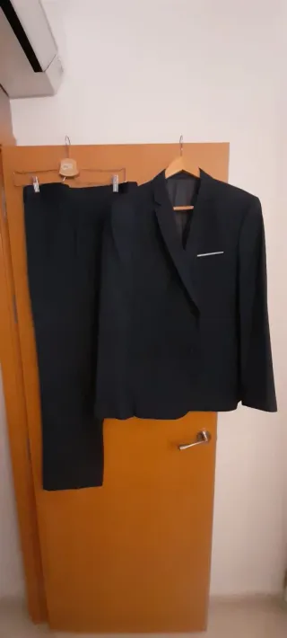 Traje de chaqueta y pantalón azul marino