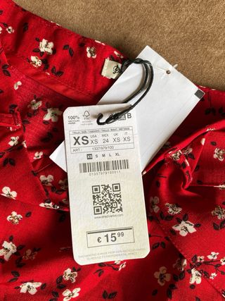 Falda pantalón floral roja Stradivarius XS