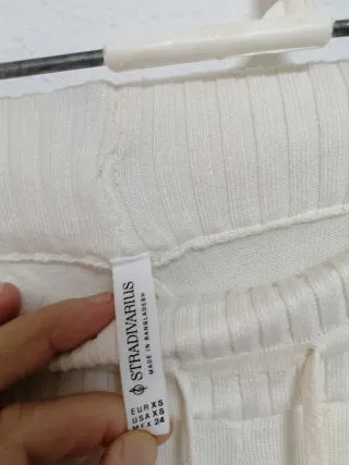 Pantalón ancho Stradivarius beige