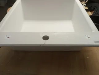 Pica cocina Corian blanco sobre encimera