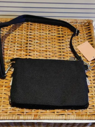 Bolso de flecos blanco y negro