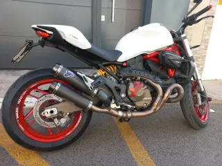 Ducati Monster 821 Blanca y Roja