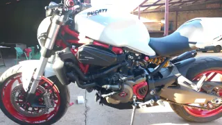 Ducati Monster 821 Blanca y Roja