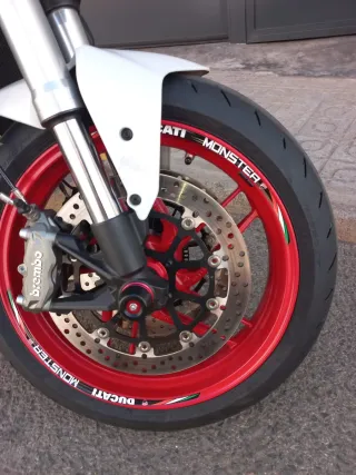 Ducati Monster 821 Blanca y Roja