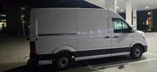 Se hacen portes con furgoneta.