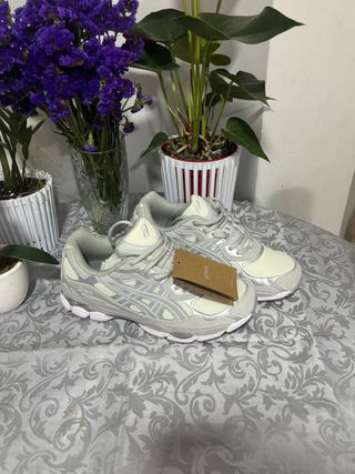 Zapatillas ASICS Beige/Gris