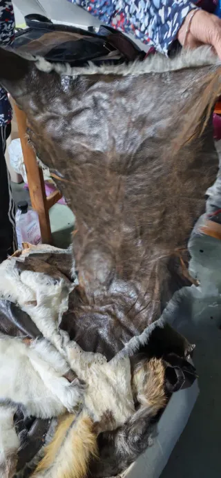 Pieles y retales varios