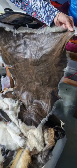 Pieles y retales varios