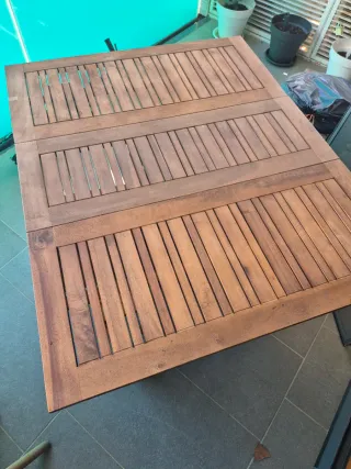 Mesa exterior abatible con 4 sillas