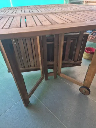 Mesa exterior abatible con 4 sillas
