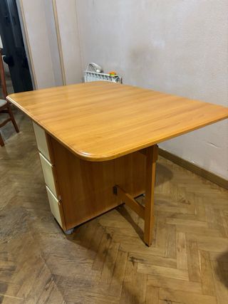Mesa de cocina plegable con cajones