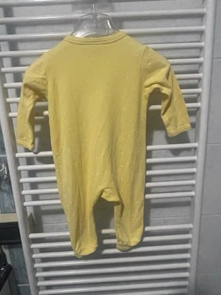Tutina Primigino gialla con cuoricini 9mesi sc.39