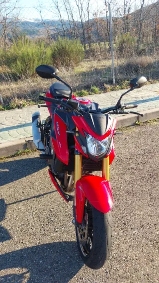 Suzuki GSX-S750 Full.