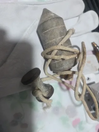 Plomo de pesca con cuerda