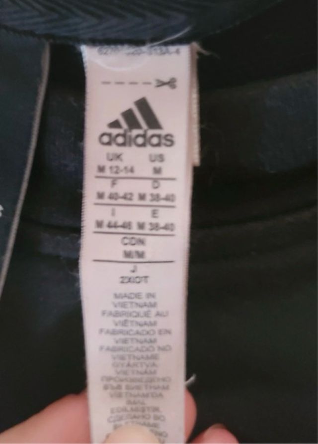 Sudadera Adidas negra con logo